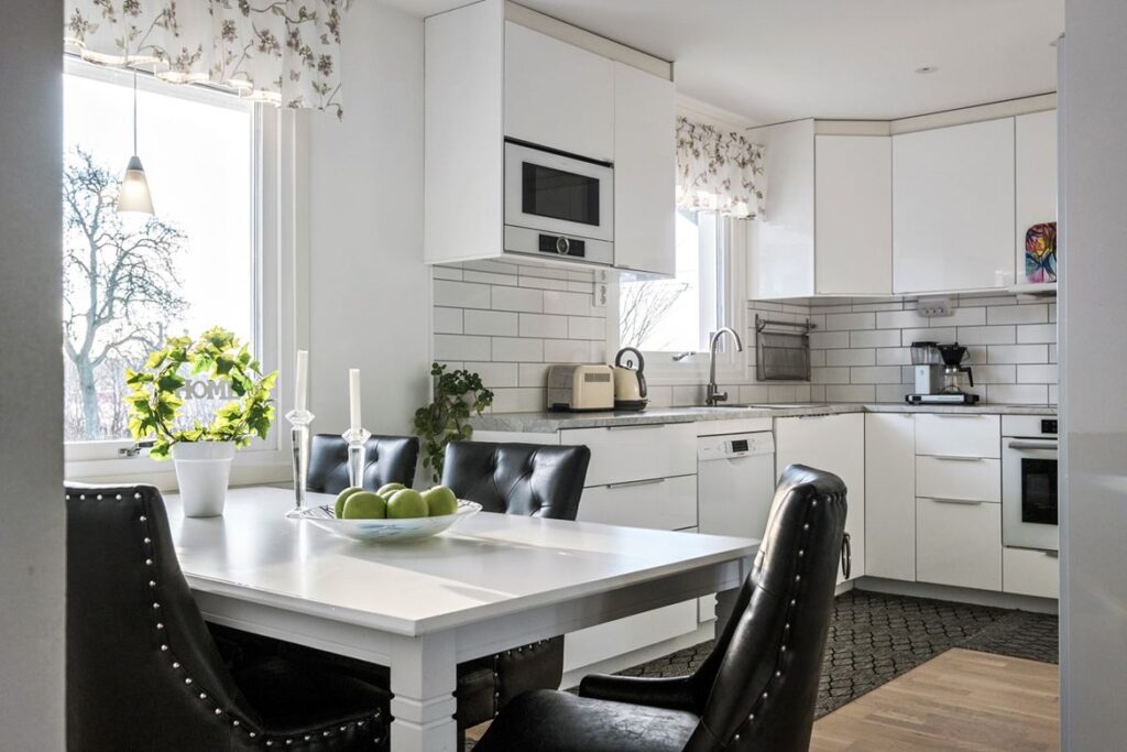 Villarenovering prefabhus Runby Upplands Väsby i Järfälla, Stockholm | Byggentreprenad och Plattsättning från Stockholm